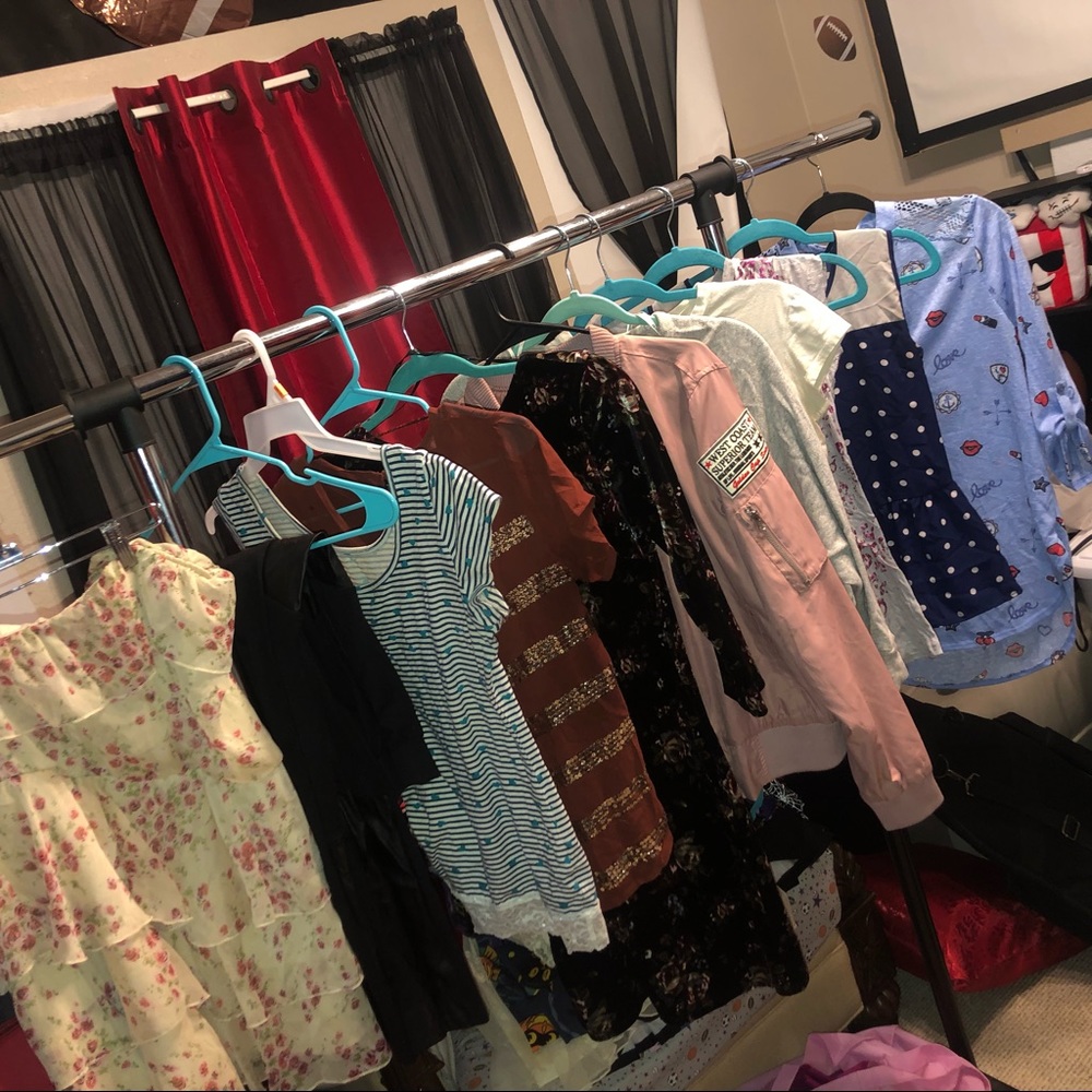 LOT OF 10/whole sale set of 10 teen/junior clothes